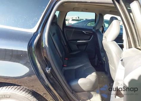 2015 Volvo Xc60 T5 Premier z USA, uszkodzony, nr VIN YV440MDB9F2614611